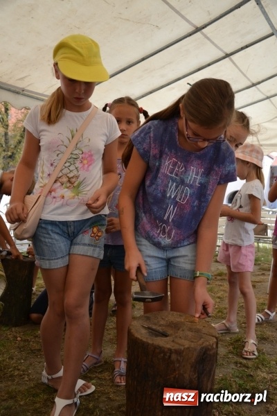 Zdjęcie w galerii na portalu naszraciborz.pl: Spotkanie z płatnerzem, czyli letnia akcja Zamkowe Zuchy 2017 na Zamku Piastowskim wiadomości z regionu