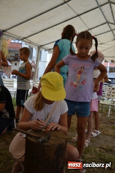 Zdjęcie w galerii na portalu naszraciborz.pl: Spotkanie z płatnerzem, czyli letnia akcja Zamkowe Zuchy 2017 na Zamku Piastowskim wiadomości z regionu