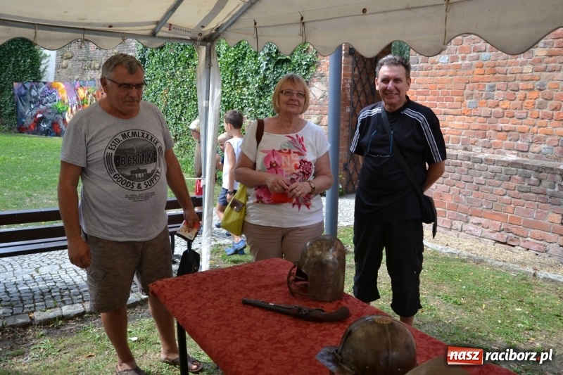 Zdjęcie w galerii na portalu naszraciborz.pl: Spotkanie z płatnerzem, czyli letnia akcja Zamkowe Zuchy 2017 na Zamku Piastowskim wiadomości z regionu