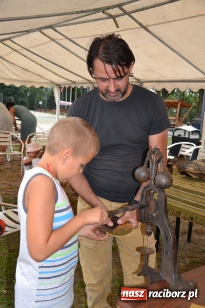 Zdjęcie w galerii na portalu naszraciborz.pl: Spotkanie z płatnerzem, czyli letnia akcja Zamkowe Zuchy 2017 na Zamku Piastowskim wiadomości z regionu