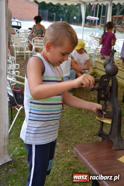 Zdjęcie w galerii na portalu naszraciborz.pl: Spotkanie z płatnerzem, czyli letnia akcja Zamkowe Zuchy 2017 na Zamku Piastowskim wiadomości z regionu