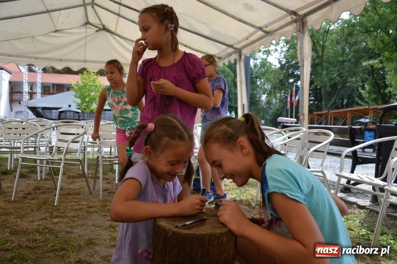 Zdjęcie w galerii na portalu naszraciborz.pl: Spotkanie z płatnerzem, czyli letnia akcja Zamkowe Zuchy 2017 na Zamku Piastowskim wiadomości z regionu