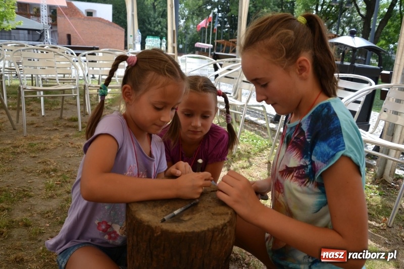 Zdjęcie w galerii na portalu naszraciborz.pl: Spotkanie z płatnerzem, czyli letnia akcja Zamkowe Zuchy 2017 na Zamku Piastowskim wiadomości z regionu
