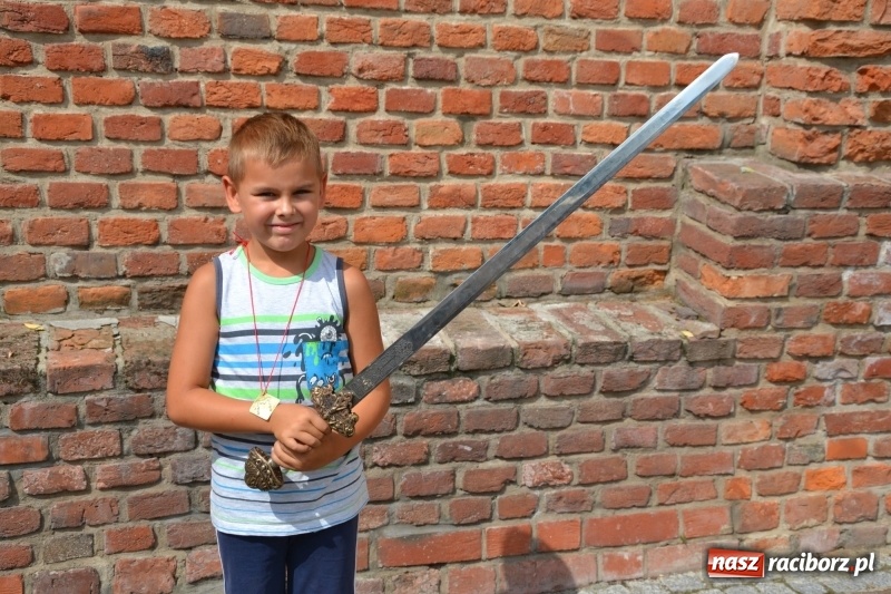 Zdjęcie w galerii na portalu naszraciborz.pl: Spotkanie z płatnerzem, czyli letnia akcja Zamkowe Zuchy 2017 na Zamku Piastowskim wiadomości z regionu