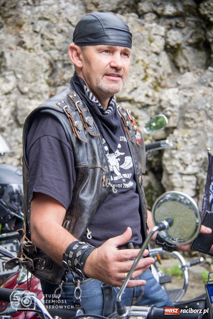 Zdjęcie w galerii na portalu naszraciborz.pl: Duża grupa raciborzan na pielgrzymce motocyklistów na Górę św. Anny wiadomości z regionu