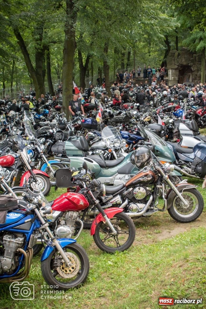 Zdjęcie w galerii na portalu naszraciborz.pl: Duża grupa raciborzan na pielgrzymce motocyklistów na Górę św. Anny wiadomości z regionu