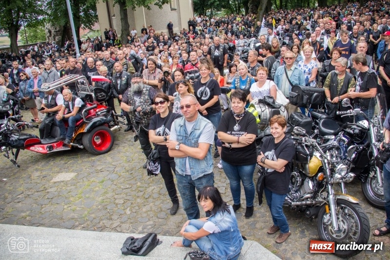 Zdjęcie w galerii na portalu naszraciborz.pl: Duża grupa raciborzan na pielgrzymce motocyklistów na Górę św. Anny wiadomości z regionu