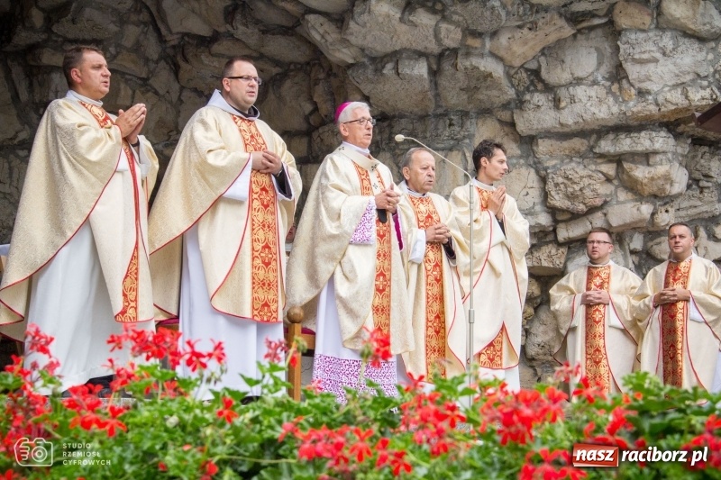 Zdjęcie w galerii na portalu naszraciborz.pl: Duża grupa raciborzan na pielgrzymce motocyklistów na Górę św. Anny wiadomości z regionu