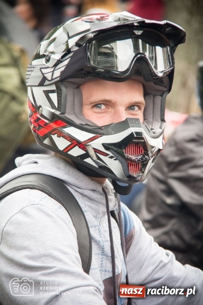 Zdjęcie w galerii na portalu naszraciborz.pl: Duża grupa raciborzan na pielgrzymce motocyklistów na Górę św. Anny wiadomości z regionu