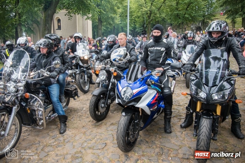 Zdjęcie w galerii na portalu naszraciborz.pl: Duża grupa raciborzan na pielgrzymce motocyklistów na Górę św. Anny wiadomości z regionu
