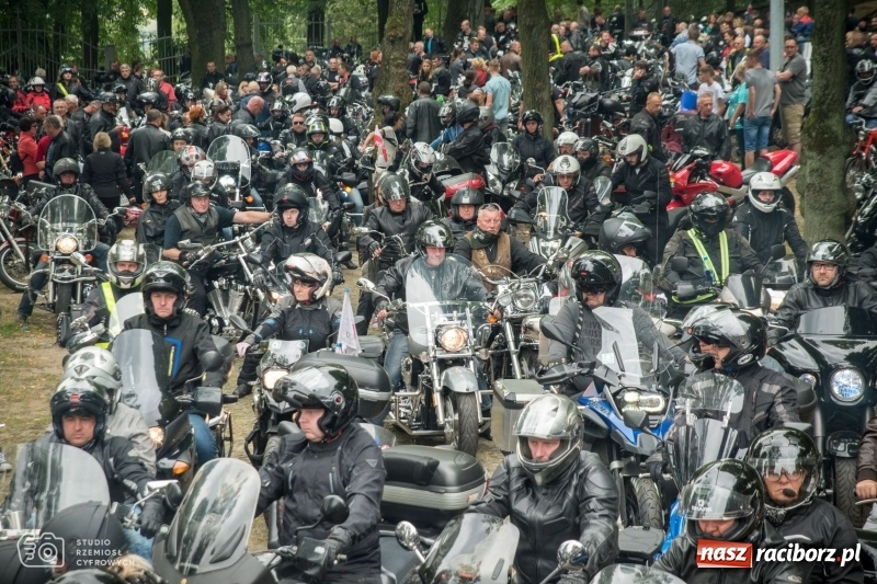 Zdjęcie w galerii na portalu naszraciborz.pl: Duża grupa raciborzan na pielgrzymce motocyklistów na Górę św. Anny wiadomości z regionu