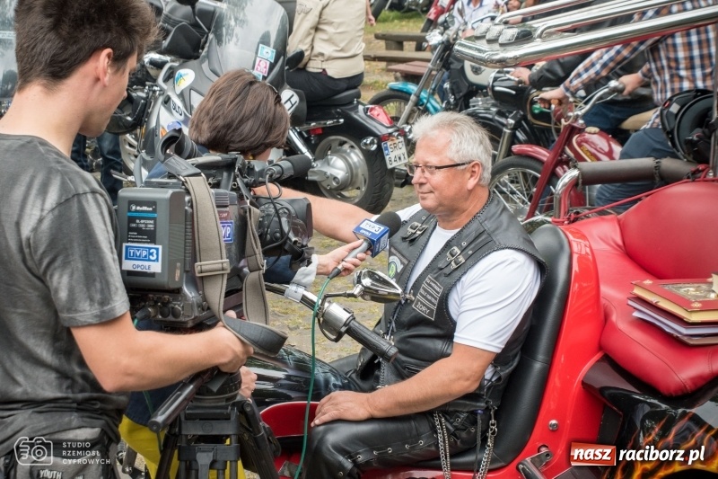 Zdjęcie w galerii na portalu naszraciborz.pl: Duża grupa raciborzan na pielgrzymce motocyklistów na Górę św. Anny wiadomości z regionu