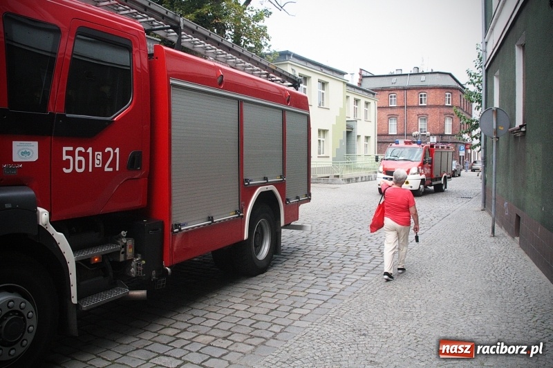 Zdjęcie w galerii na portalu naszraciborz.pl: Czad znowu zaatakował? Interwencja na Długiej  wiadomości z regionu