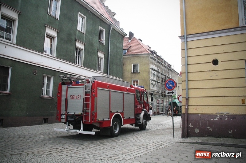 Zdjęcie w galerii na portalu naszraciborz.pl: Czad znowu zaatakował? Interwencja na Długiej  wiadomości z regionu