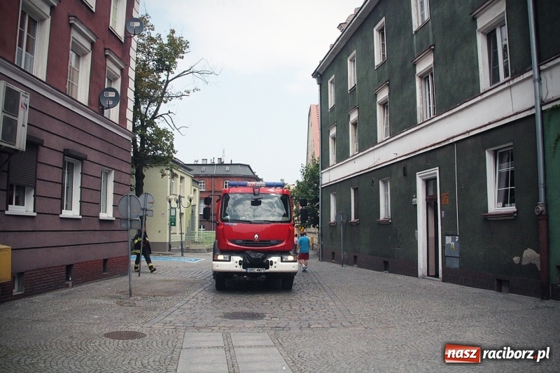 Zdjęcie w galerii na portalu naszraciborz.pl: Czad znowu zaatakował? Interwencja na Długiej  wiadomości z regionu