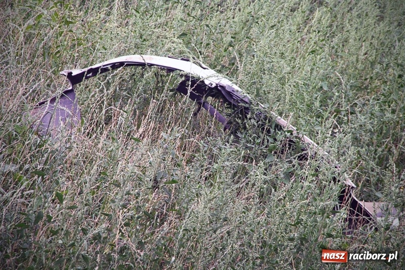 Zdjęcie w galerii na portalu naszraciborz.pl: Wypadł z drogi i dachował! Świadkowie zdarzenia udzielali pomocy poszkodowanemu wiadomości z regionu