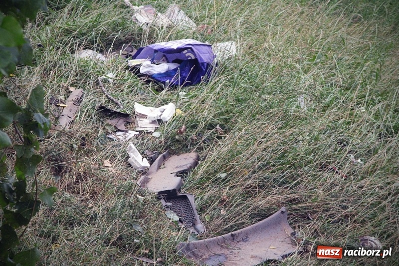 Zdjęcie w galerii na portalu naszraciborz.pl: Wypadł z drogi i dachował! Świadkowie zdarzenia udzielali pomocy poszkodowanemu wiadomości z regionu