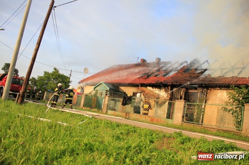 Zdjęcie w galerii na portalu naszraciborz.pl: 250 tysięcy złotych strat po wczorajszym pożarze w Zawadzie Książęcej! wiadomości z regionu