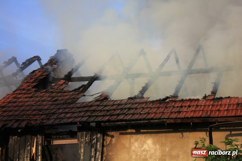 Zdjęcie w galerii na portalu naszraciborz.pl: 250 tysięcy złotych strat po wczorajszym pożarze w Zawadzie Książęcej! wiadomości z regionu