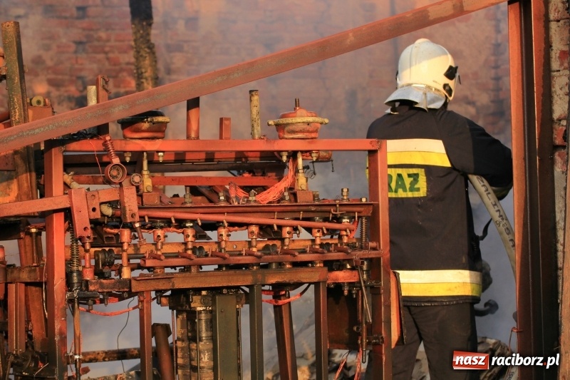 Zdjęcie w galerii na portalu naszraciborz.pl: 250 tysięcy złotych strat po wczorajszym pożarze w Zawadzie Książęcej! wiadomości z regionu