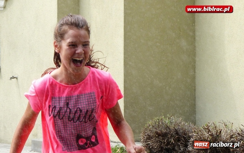 Zdjęcie w galerii na portalu naszraciborz.pl: Wakacje na dwóch kółkach, czyli spotkanie z Robbem Maciągiem w bibliotece wiadomości z regionu