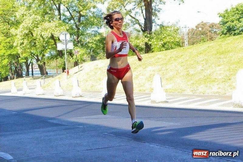 Zdjęcie w galerii na portalu naszraciborz.pl: Agnieszka Janasiak zwyciężczyni Wings for Life pobiegnie w III RAFAKO Półmaraton Racibórz wiadomości z regionu