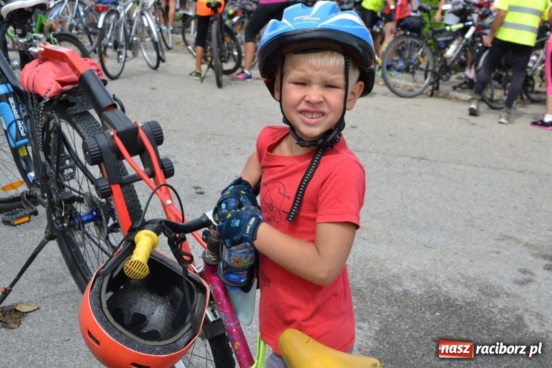 Zdjęcie w galerii na portalu naszraciborz.pl: Ponad 250 rowerzystów na trasie rajdu gminy Krzyżanowice i firmy Alas Utex wiadomości z regionu