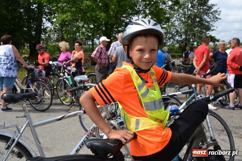 Zdjęcie w galerii na portalu naszraciborz.pl: Ponad 250 rowerzystów na trasie rajdu gminy Krzyżanowice i firmy Alas Utex wiadomości z regionu