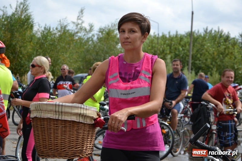 Zdjęcie w galerii na portalu naszraciborz.pl: Ponad 250 rowerzystów na trasie rajdu gminy Krzyżanowice i firmy Alas Utex wiadomości z regionu