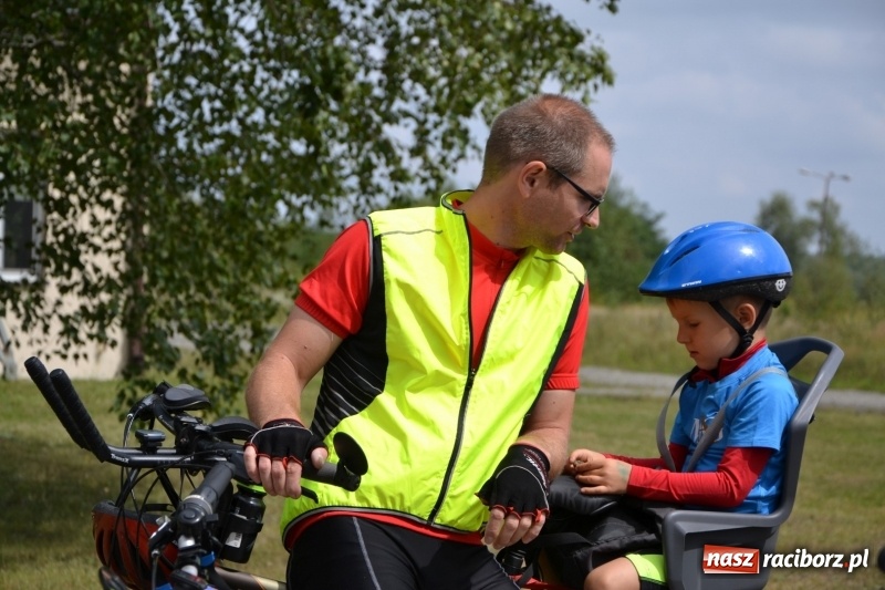 Zdjęcie w galerii na portalu naszraciborz.pl: Ponad 250 rowerzystów na trasie rajdu gminy Krzyżanowice i firmy Alas Utex wiadomości z regionu