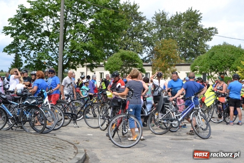 Zdjęcie w galerii na portalu naszraciborz.pl: Ponad 250 rowerzystów na trasie rajdu gminy Krzyżanowice i firmy Alas Utex wiadomości z regionu