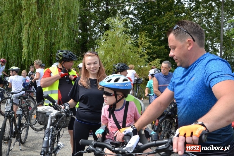 Zdjęcie w galerii na portalu naszraciborz.pl: Ponad 250 rowerzystów na trasie rajdu gminy Krzyżanowice i firmy Alas Utex wiadomości z regionu