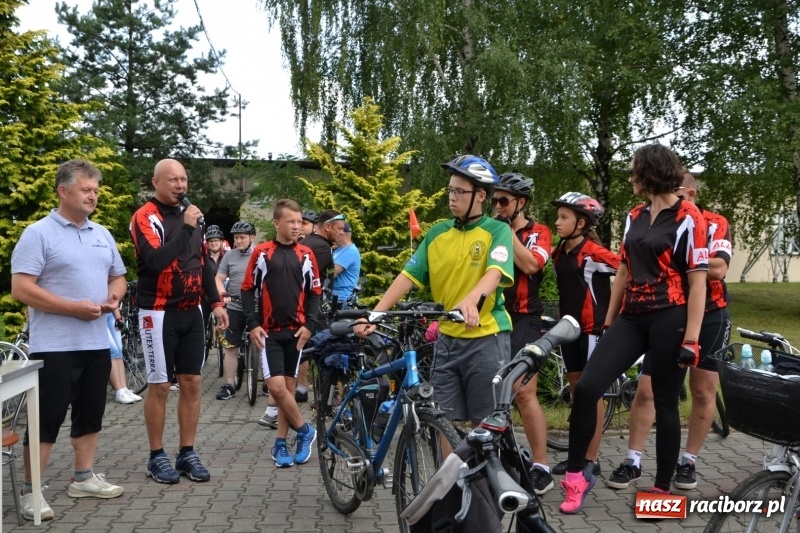 Zdjęcie w galerii na portalu naszraciborz.pl: Ponad 250 rowerzystów na trasie rajdu gminy Krzyżanowice i firmy Alas Utex wiadomości z regionu