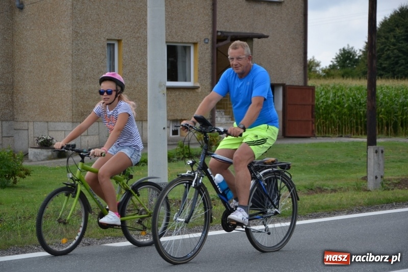 Zdjęcie w galerii na portalu naszraciborz.pl: Ponad 250 rowerzystów na trasie rajdu gminy Krzyżanowice i firmy Alas Utex wiadomości z regionu