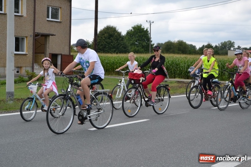 Zdjęcie w galerii na portalu naszraciborz.pl: Ponad 250 rowerzystów na trasie rajdu gminy Krzyżanowice i firmy Alas Utex wiadomości z regionu