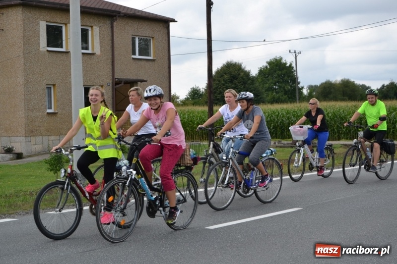 Zdjęcie w galerii na portalu naszraciborz.pl: Ponad 250 rowerzystów na trasie rajdu gminy Krzyżanowice i firmy Alas Utex wiadomości z regionu