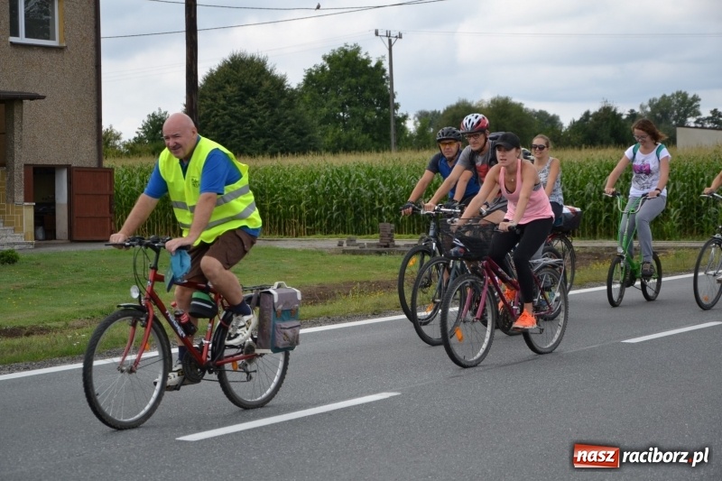 Zdjęcie w galerii na portalu naszraciborz.pl: Ponad 250 rowerzystów na trasie rajdu gminy Krzyżanowice i firmy Alas Utex wiadomości z regionu