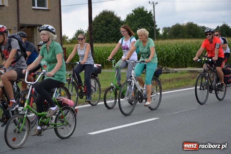 Zdjęcie w galerii na portalu naszraciborz.pl: Ponad 250 rowerzystów na trasie rajdu gminy Krzyżanowice i firmy Alas Utex wiadomości z regionu