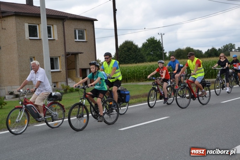 Zdjęcie w galerii na portalu naszraciborz.pl: Ponad 250 rowerzystów na trasie rajdu gminy Krzyżanowice i firmy Alas Utex wiadomości z regionu