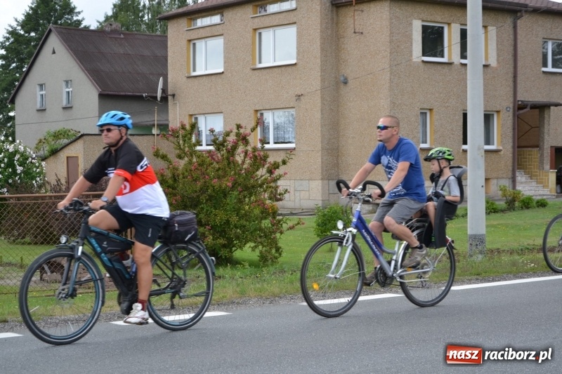 Zdjęcie w galerii na portalu naszraciborz.pl: Ponad 250 rowerzystów na trasie rajdu gminy Krzyżanowice i firmy Alas Utex wiadomości z regionu