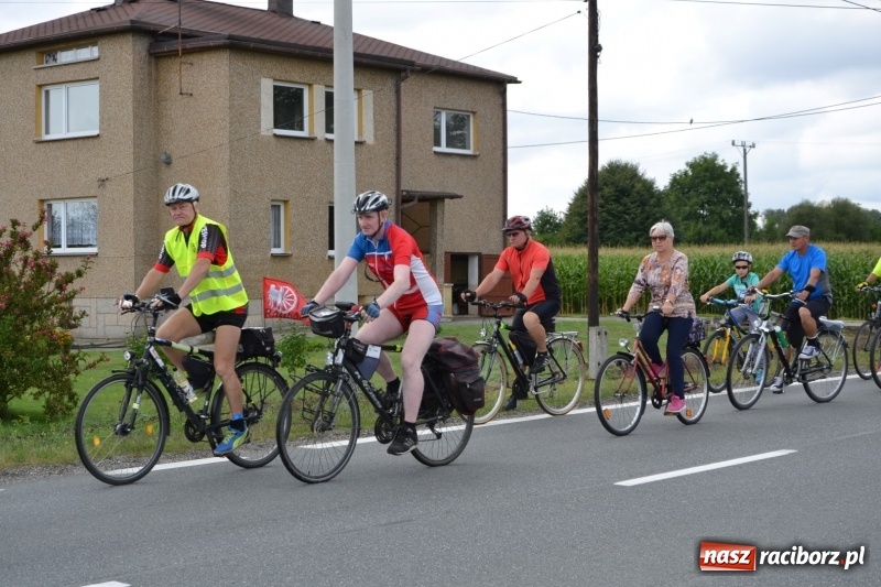 Zdjęcie w galerii na portalu naszraciborz.pl: Ponad 250 rowerzystów na trasie rajdu gminy Krzyżanowice i firmy Alas Utex wiadomości z regionu