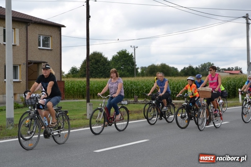Zdjęcie w galerii na portalu naszraciborz.pl: Ponad 250 rowerzystów na trasie rajdu gminy Krzyżanowice i firmy Alas Utex wiadomości z regionu