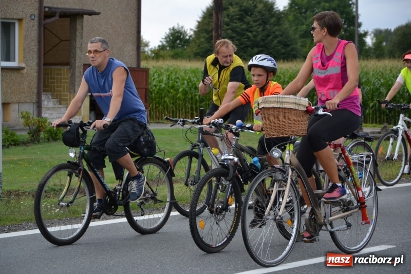 Zdjęcie w galerii na portalu naszraciborz.pl: Ponad 250 rowerzystów na trasie rajdu gminy Krzyżanowice i firmy Alas Utex wiadomości z regionu