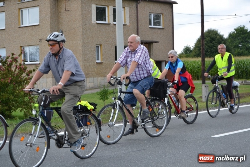 Zdjęcie w galerii na portalu naszraciborz.pl: Ponad 250 rowerzystów na trasie rajdu gminy Krzyżanowice i firmy Alas Utex wiadomości z regionu