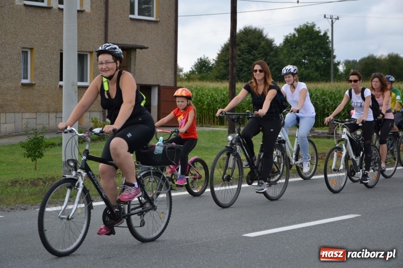 Zdjęcie w galerii na portalu naszraciborz.pl: Ponad 250 rowerzystów na trasie rajdu gminy Krzyżanowice i firmy Alas Utex wiadomości z regionu