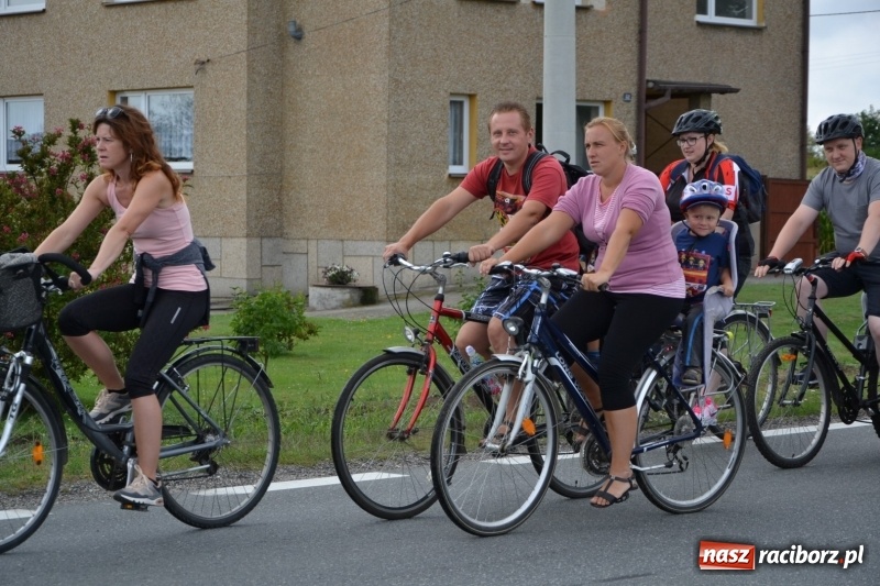 Zdjęcie w galerii na portalu naszraciborz.pl: Ponad 250 rowerzystów na trasie rajdu gminy Krzyżanowice i firmy Alas Utex wiadomości z regionu