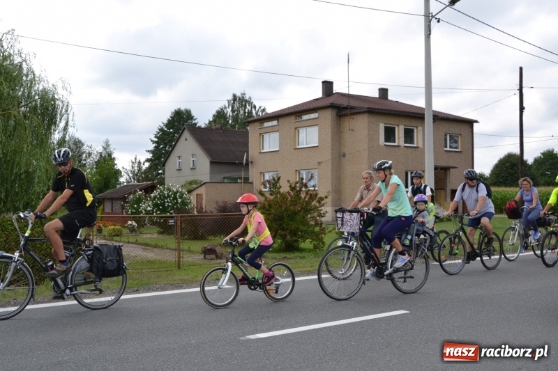 Zdjęcie w galerii na portalu naszraciborz.pl: Ponad 250 rowerzystów na trasie rajdu gminy Krzyżanowice i firmy Alas Utex wiadomości z regionu