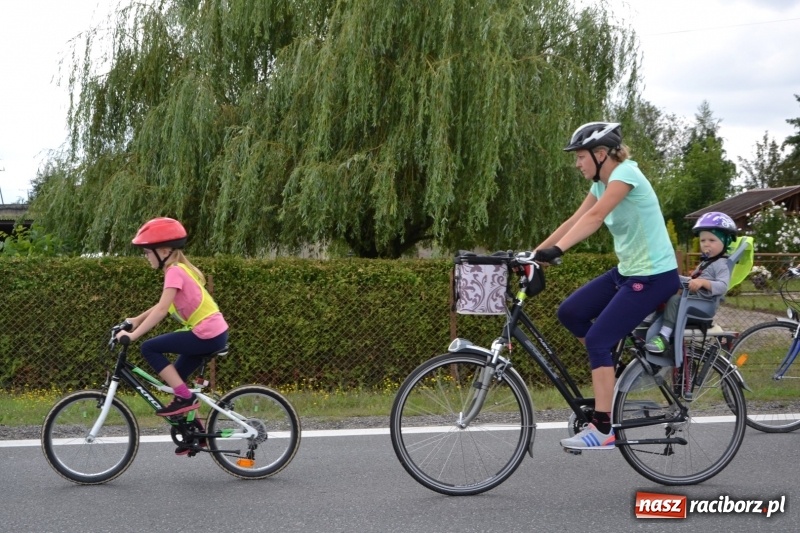 Zdjęcie w galerii na portalu naszraciborz.pl: Ponad 250 rowerzystów na trasie rajdu gminy Krzyżanowice i firmy Alas Utex wiadomości z regionu