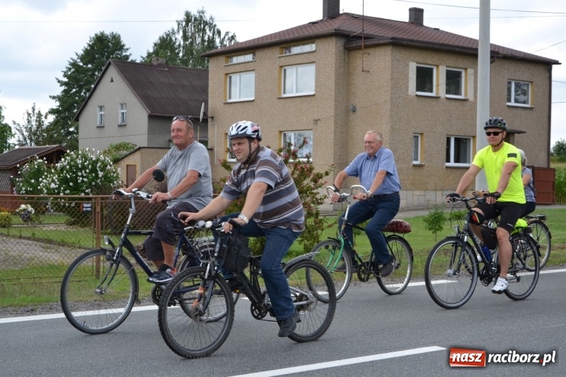 Zdjęcie w galerii na portalu naszraciborz.pl: Ponad 250 rowerzystów na trasie rajdu gminy Krzyżanowice i firmy Alas Utex wiadomości z regionu