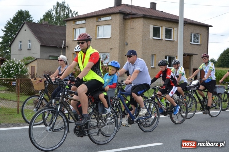 Zdjęcie w galerii na portalu naszraciborz.pl: Ponad 250 rowerzystów na trasie rajdu gminy Krzyżanowice i firmy Alas Utex wiadomości z regionu